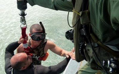 Esquadrão Pelicano e PARA-SAR realizam treinamento de resgate na água