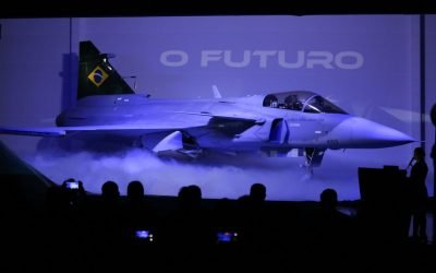 Novo caça Gripen F-39E é apresentado a autoridades em Brasília