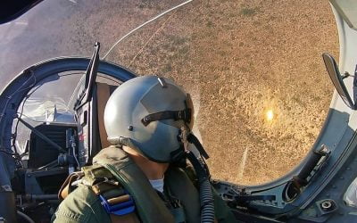 Futuros pilotos de caça realizam lançamentos de armamento real