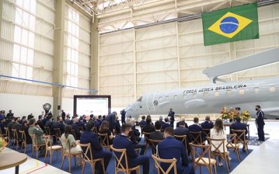 FAB recebe da Embraer primeira aeronave E-99M modernizada