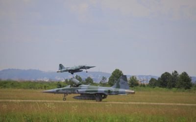 Sistema de comunicação da AEL é testado em aeronave da FAB