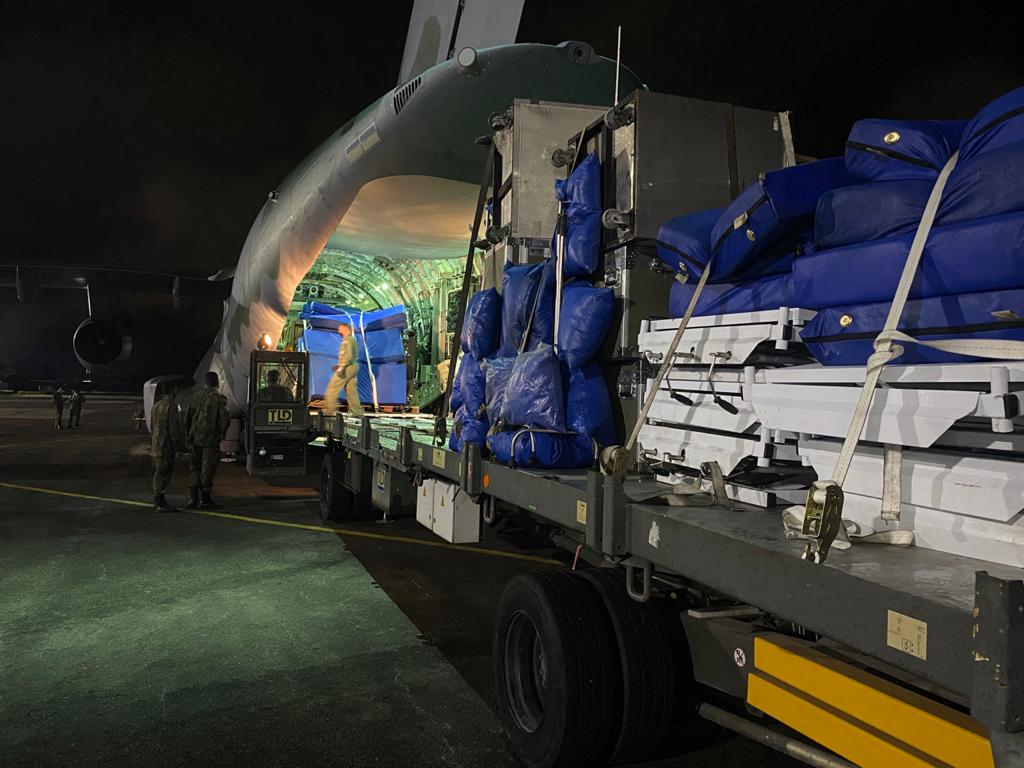 KC-390 Millennium transporta mais de 8 toneladas de equipamentos para Manaus
