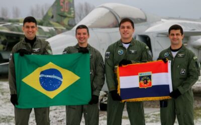 Pilotos de caça iniciam curso operacional da aeronave Gripen