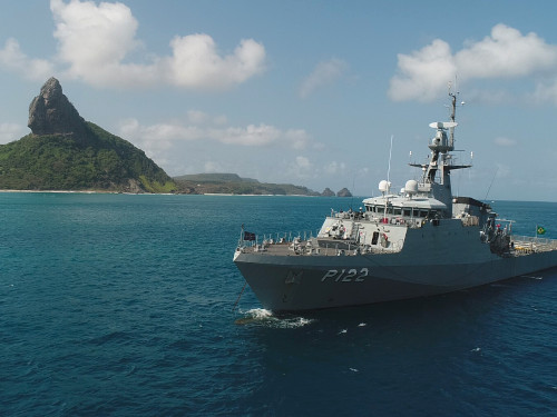 Navio-Patrulha Oceânico “Araguari” realiza ações de presença nos Arquipélagos de Fernando de Noronha e de São Pedro e São Paulo