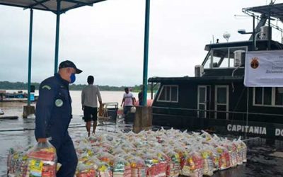 Marinha apoia entrega de cestas básicas a indígenas no Amazonas