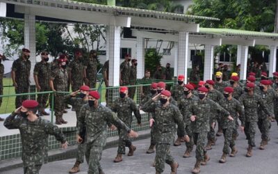 Tropa paraquedista retorna ao Brasil após exercício nos EUA