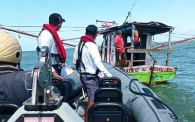 Navio-Patrulha Oceânico “Araguari” e CPAL realizam ação conjunta de inspeção naval