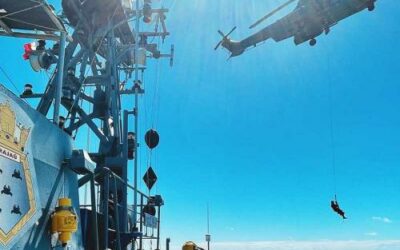 Navio-Patrulha “Grajaú” realiza operações aéreas com aeronave H-36 “Caracal” da FAB