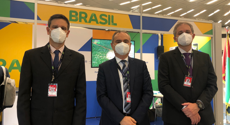 À esq., Carlos Eduardo Leal Perez, Giacomo Feres Staniscia, Diretor de Negócios da Atech, e à dir., Marcos Cesar Pinto - Foto: Divulgação