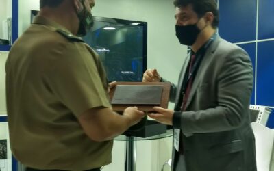 Safran Eletrônica e Defesa Brasil presta homenagem ao CComGEx