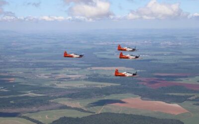 AFA realiza primeiro voo de instrução com Cadetes no T-27M