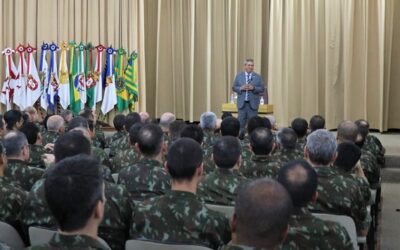 Ministro da Defesa apresenta palestra na Escola de Comando e Estado-Maior do Exército