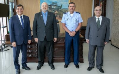 Akaer realiza visita a comandante da FAB, em Brasília