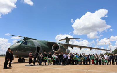 Em aviões da FAB, brasileiros e estrangeiros vindos da Ucrânia chegam ao Brasil