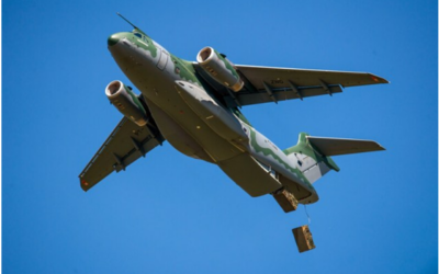 Esquadrão Zeus realiza primeiro lançamento de cargas pesadas e por extração