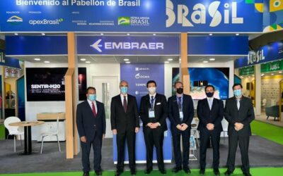 Embaixador do Brasil no Chile visita Pavilhão Brasil na FIDAE 2022