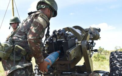 10º Grupo de Artilharia executa tiros de obuseiro