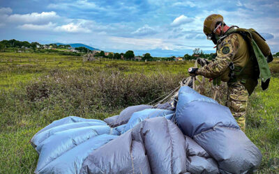 Tropas de Operações Especiais das Forças Armadas realizam exercício conjunto de salto livre
