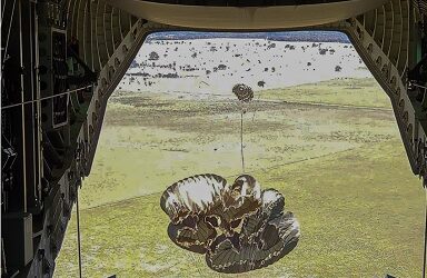 Paraquedista: Exército participa de exercício com lançamento de cargas