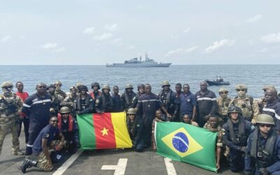 Fragata União executa exercícios de adestramento com a Marinha de Camarões