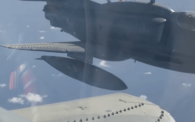 Esquadrão VF-1 realiza voo com caças Skyhawk no Rio de Janeiro