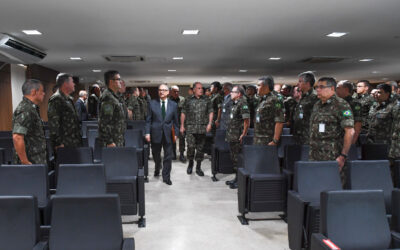 Embaixador do Brasil na Itália faz palestra no QGEx