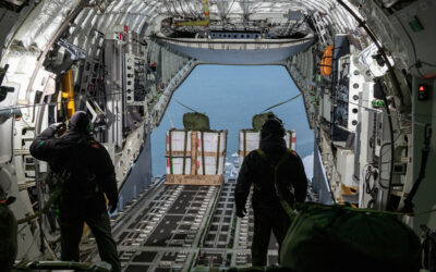 FAB divulga imagens do lançamento do KC-390 na Antártida