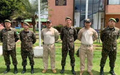 Militares brasileiros se reúnem com engenheiros da Armada da Colômbia