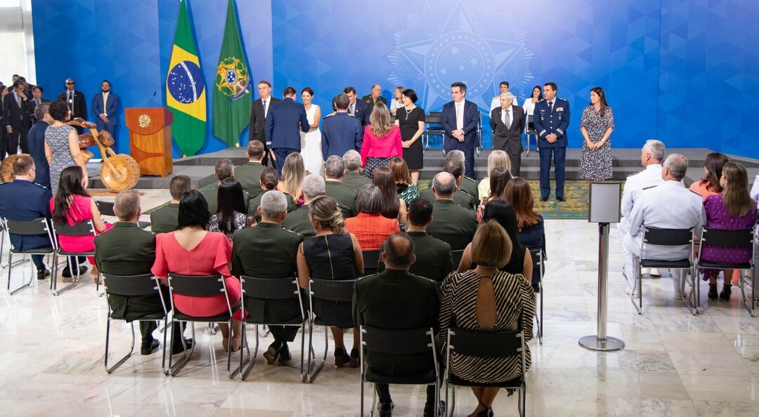 Oficiais-generais recém-promovidos recebem cumprimentos do Ministério da Defesa