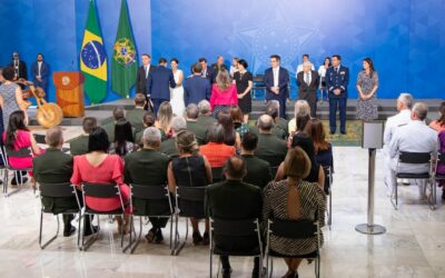 Oficiais-generais recém-promovidos recebem cumprimentos do Ministério da Defesa