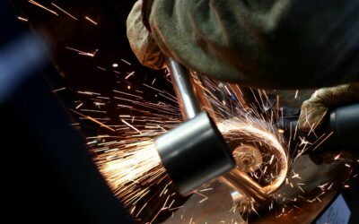 Produção e emprego na indústria cresceram em julho, diz pesquisa da CNI