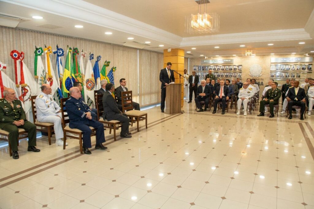 Base Industrial de Defesa e Segurança prestigia despedida do Dr. Degaut da Seprod