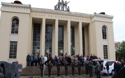 Segunda Guerra: Ex-combatente da FEB recebe honras militares em Curitiba