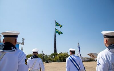 200 anos: Semana da Pátria inicia com exposição e substituição da bandeira