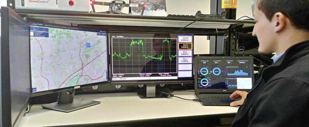 NEGER apresenta sistemas de guerra eletrônica urbana em evento na Indonésia