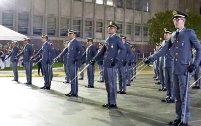 IME realiza entrega de espadas aos novos oficiais