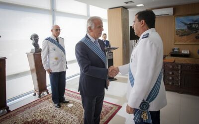 Ministro da Defesa é condecorado com a Ordem do Mérito Aeronáutico