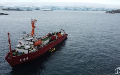 Operantar: Navio cruza o Círculo Polar Antártico após 22 anos
