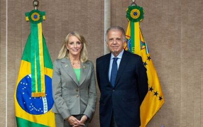 Ministro da Defesa se reúne com Embaixadora dos EUA