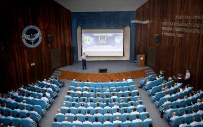 Comandante da FAB ministra aula magna na UNIFA