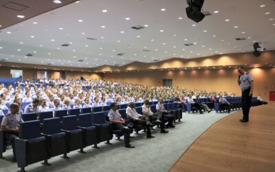 Comandante-Geral do Pessoal ministra palestra sobre fundamentos da profissão militar