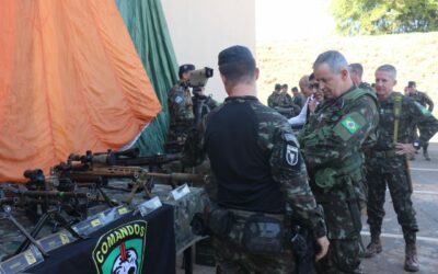 Comandante do Exército visita Comando de Operações Especiais