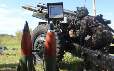 Grupo de artilharia conduz exercício em simulador de apoio de fogo da AMAN