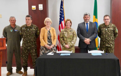 Exército brasileiro e americano assinam primeiro acordo do sistema morteiro 120 mm
