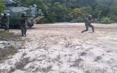 Tropas de Fuzileiros Navais realizam exercício de Incursão Anfíbia na Marambaia