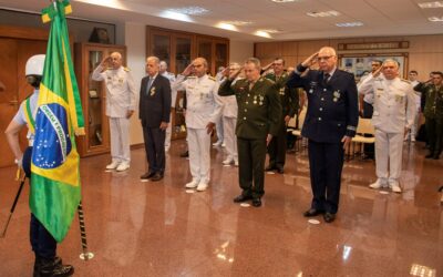 Estado-Maior Conjunto das Forças Armadas condecora autoridades civis e militares