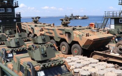 Comandante do Exército acompanha chegada de viaturas que reforçarão defesa da fronteira