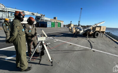 Ação inédita: aeronave SARP é lançada do “Atlântico” para mapear áreas atingidas no RS